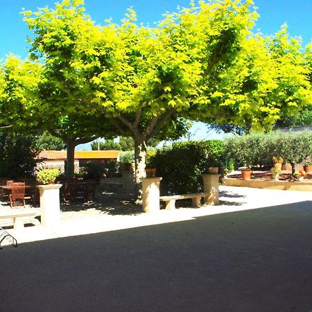 Le Mas De L'Amandier Saint-Saturnin-lès-Avignon Exterior foto