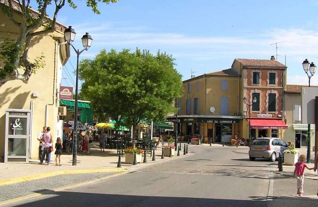 Le Mas De L'Amandier Saint-Saturnin-lès-Avignon Exterior foto