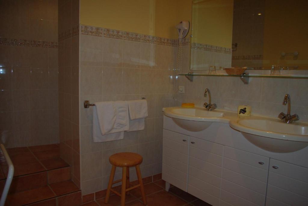 Le Mas De L'Amandier Saint-Saturnin-lès-Avignon Habitación foto