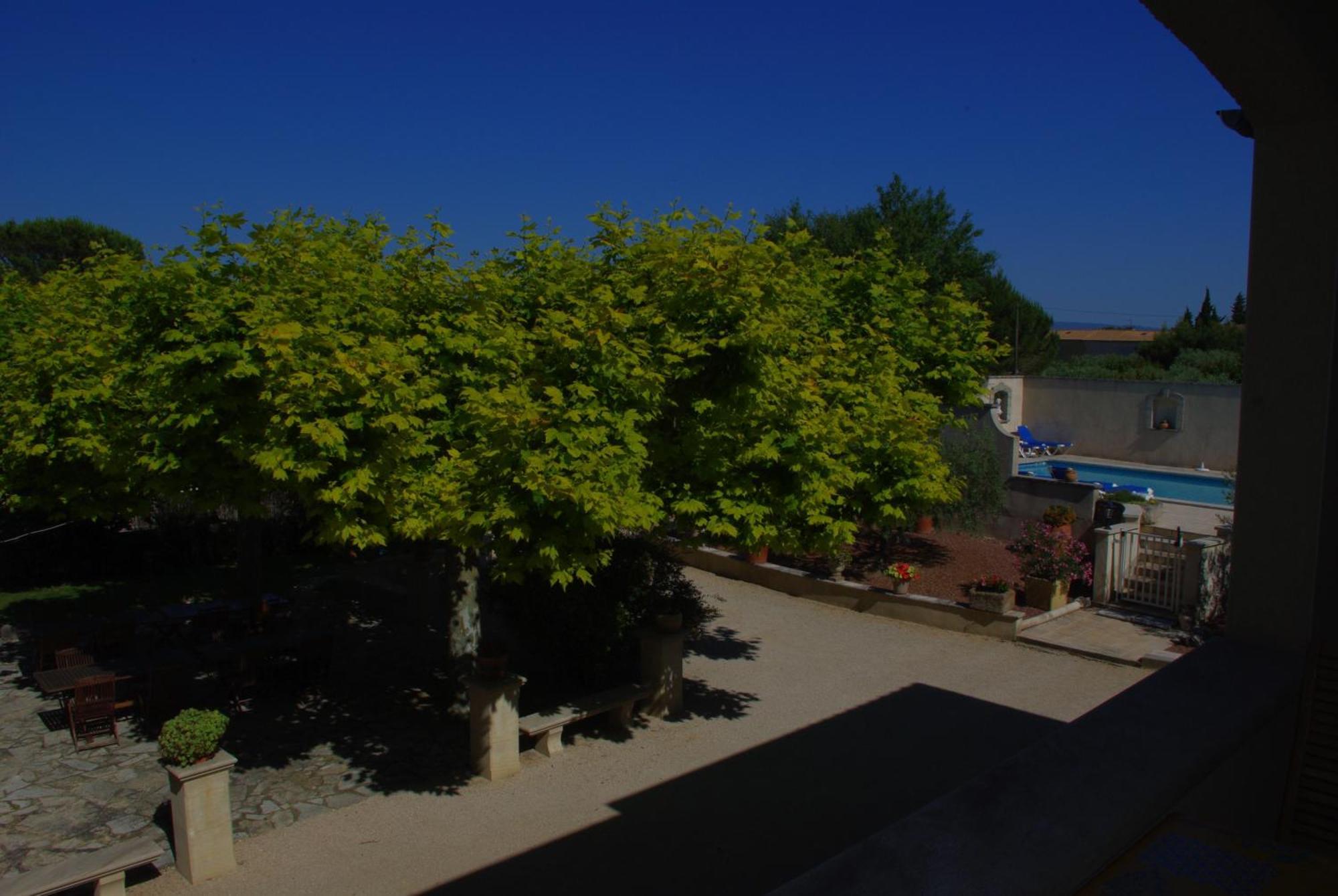 Le Mas De L'Amandier Saint-Saturnin-lès-Avignon Exterior foto