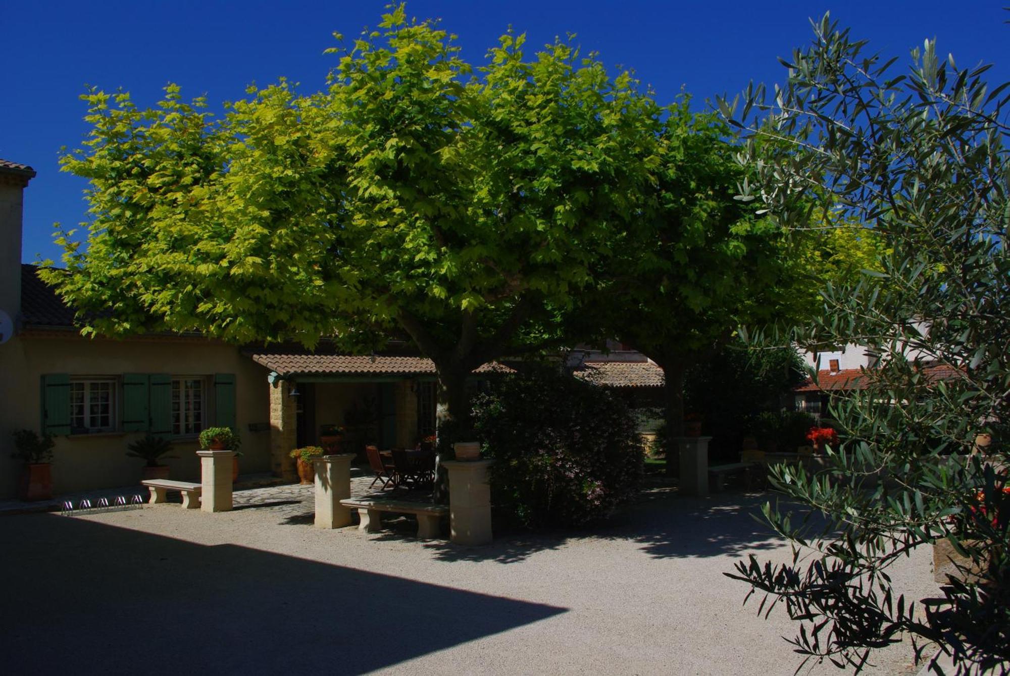 Le Mas De L'Amandier Saint-Saturnin-lès-Avignon Exterior foto
