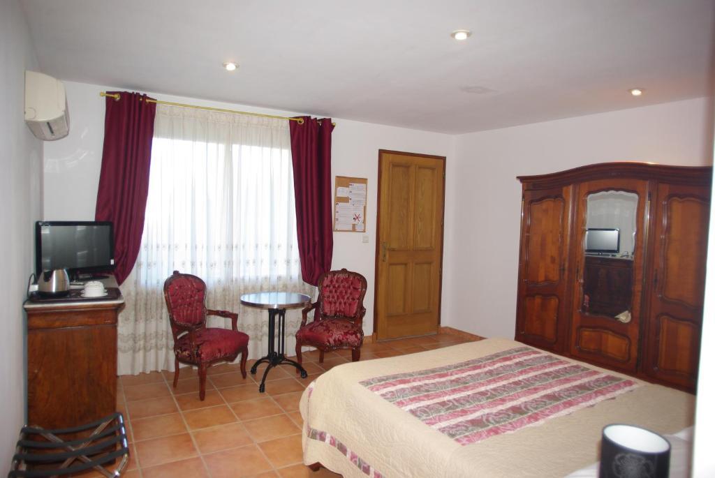 Le Mas De L'Amandier Saint-Saturnin-lès-Avignon Habitación foto