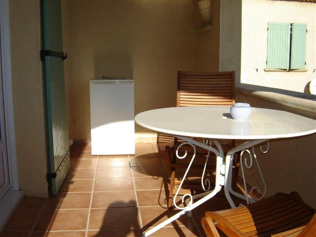 Le Mas De L'Amandier Saint-Saturnin-lès-Avignon Habitación foto